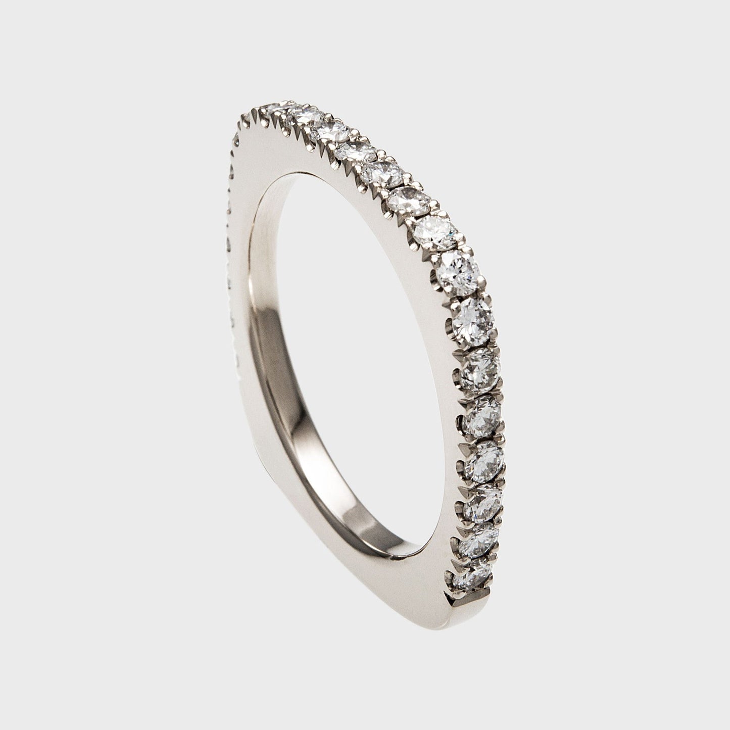 Ehering Squared & Pavéfassung - Verlobung - Hochzeit - RINGKING Max Grün - Goldschmied aus Leidenschaft