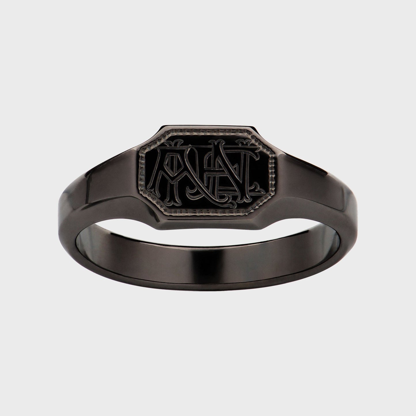 Siegelring aus 14 Karat Gelbgold mit schwarzer Rhodinierung und individueller Handgravur – Vintage Look - Ansicht von unten - Unikate - RINGKING Max Grün - Goldschmied aus Leidenschaft