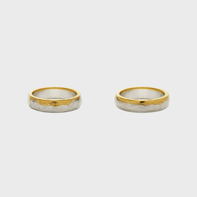 Two-tone hammered wedding rings in fine gold and white gold by RINGKING Max Grün