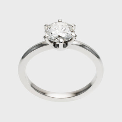 White gold solitaire engagement ring, upright front view, by RINGKING Max Grün